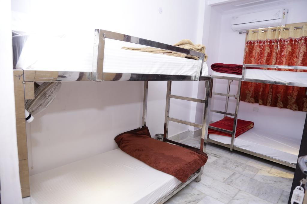 Friends Hostel By Backpackers Heaven- New Delhi Railway Station - Paharganj Exterior photo